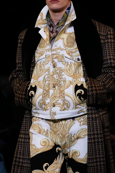 Look 24